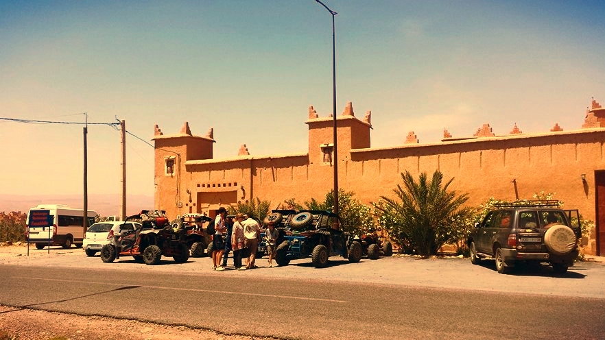 [:en]Kasbah Nkob Ennakhile - Parking[:pt]Kasbah Nkob Ennakhile - Estacionamento[:de]Kasbah Nkob Ennakhile - Parken[:es]Kasbah Nkob Ennakhile - Estacionamiento[:fr]Kasbah Nkob Ennakhile - Parking[:]