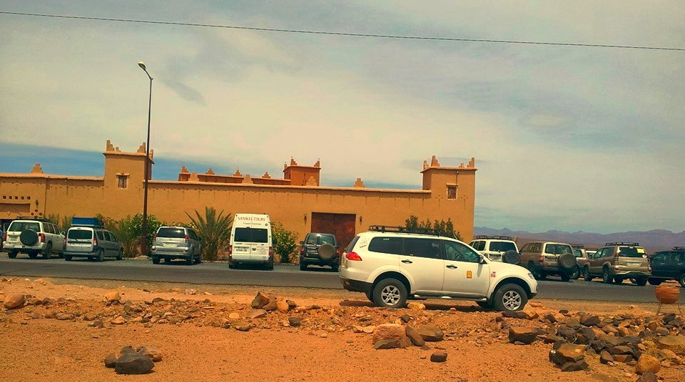 [:en]Kasbah Nkob Ennakhile - Parking[:pt]Kasbah Nkob Ennakhile - Estacionamento[:de]Kasbah Nkob Ennakhile - Parken[:es]Kasbah Nkob Ennakhile - Estacionamiento[:fr]Kasbah Nkob Ennakhile - Parking[:]